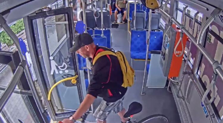 Policja szuka mężczyzny podejrzewanego o kradzież roweru w Rzeszowie 2 - Polskie Radio Rzeszów Policja szuka mężczyzny podejrzewanego o kradzież roweru w Rzeszowie - Polskie Radio Rzeszów