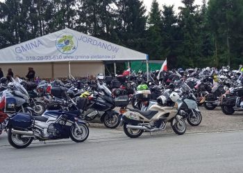 Motocykliści znów jadą śladami historii. Rozpoczął się 10. rajd edukacyjny