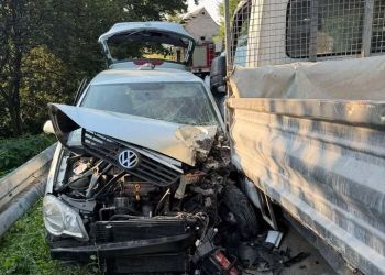 Czołowe zderzenie w&nbsp;Gnojnicy. Dwie kobiety trafiły do&nbsp;szpitala [AKTUALIZACJA]