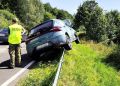 Samochód zjechał z drogi w Brzegach Górnych. Nikt nie ucierpiał 5 - Polskie Radio Rzeszów Samochód zjechał z drogi w Brzegach Górnych. Nikt nie ucierpiał