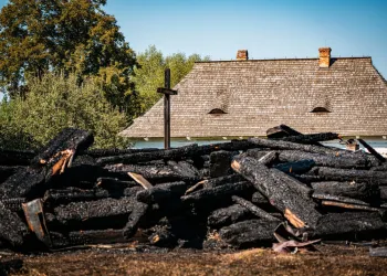 Sanocki skansen liczy straty po&nbsp;pożarze. Zniszczone są&nbsp;trzy budynki