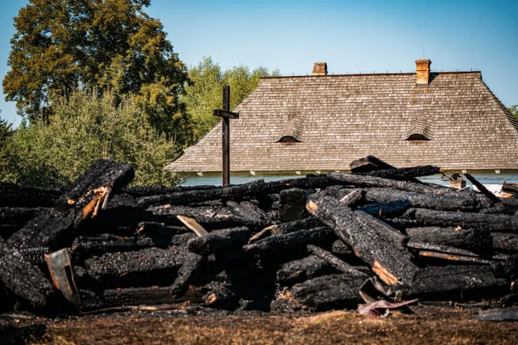 Sanocki skansen liczy straty po&nbsp;pożarze. Zniszczone są&nbsp;trzy budynki