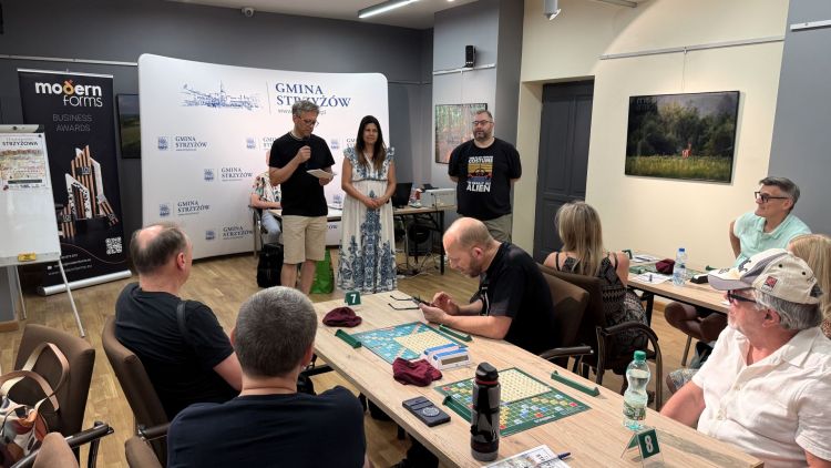 Scrabble w Strzyżowie. Trwają mistrzostwa z udziałem graczy z całej Polski 1 - Polskie Radio Rzeszów Scrabble w Strzyżowie. Trwają mistrzostwa z udziałem graczy z całej Polski