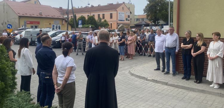 Strzyżów oddał hołd ofiarom wypadku autokaru na Węgrzech 1 - Polskie Radio Rzeszów Strzyżów oddał hołd ofiarom wypadku autokaru na Węgrzech