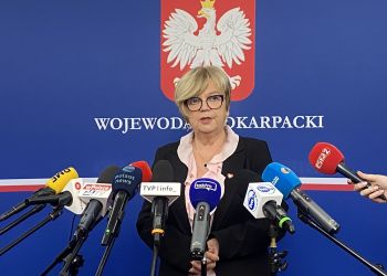 Tragedia na Węgrzech. Wojewoda ostrzega rodziny przed telefonami od oszustów 2 - Polskie Radio Rzeszów Tragedia na Węgrzech. Wojewoda ostrzega rodziny przed telefonami od oszustów