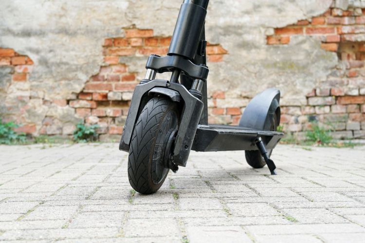Trzy osoby na hulajnogach po alkoholu. Interwencje policji 1 - Polskie Radio Rzeszów Trzy osoby na hulajnogach po alkoholu. Interwencje policji