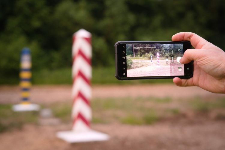Turyści ukarani mandatami za wejście na pas drogi granicznej w Bieszczadach 1 - Polskie Radio Rzeszów Turyści ukarani mandatami za wejście na pas drogi granicznej w Bieszczadach