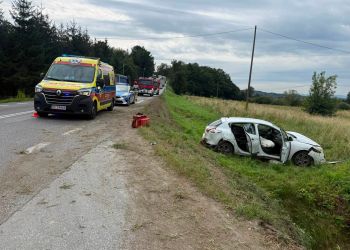 Wypadek na&nbsp;DK73 w&nbsp;Kołaczycach. Trzy osoby zabrane do&nbsp;szpitala