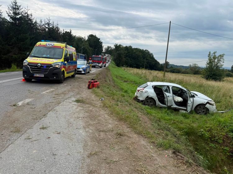 Wypadek na DK73 w Kołaczycach. Trzy osoby zabrane do szpitala 1 - Polskie Radio Rzeszów Wypadek na DK73 w Kołaczycach. Trzy osoby zabrane do szpitala