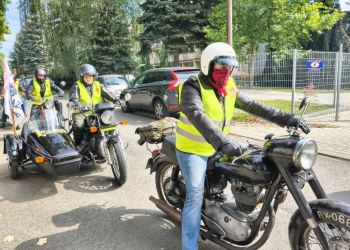 Zabytkowe motocykle jadą dla Domu Aniołków