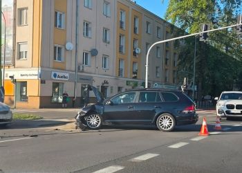 Zderzenie dwóch samochodów w Mielcu 9 - Polskie Radio Rzeszów Zderzenie dwóch samochodów w Mielcu