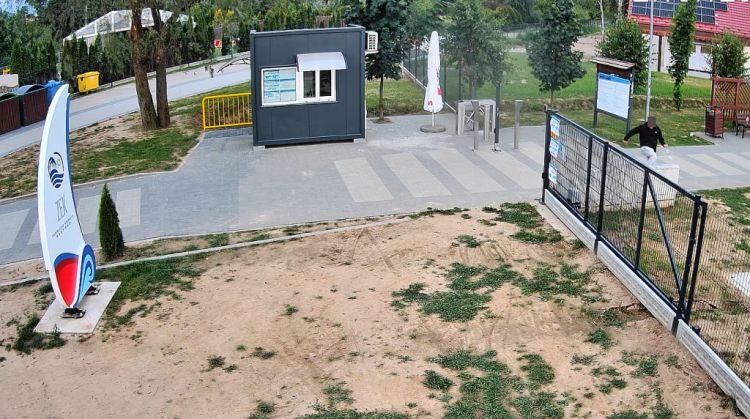 Zniszczył infrastrukturę przy zbiorniku ZEK. 18-latek usłyszał zarzuty