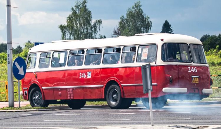 Przejażdżka zabytkowym „Mękolem” szlakiem jasielskich murali