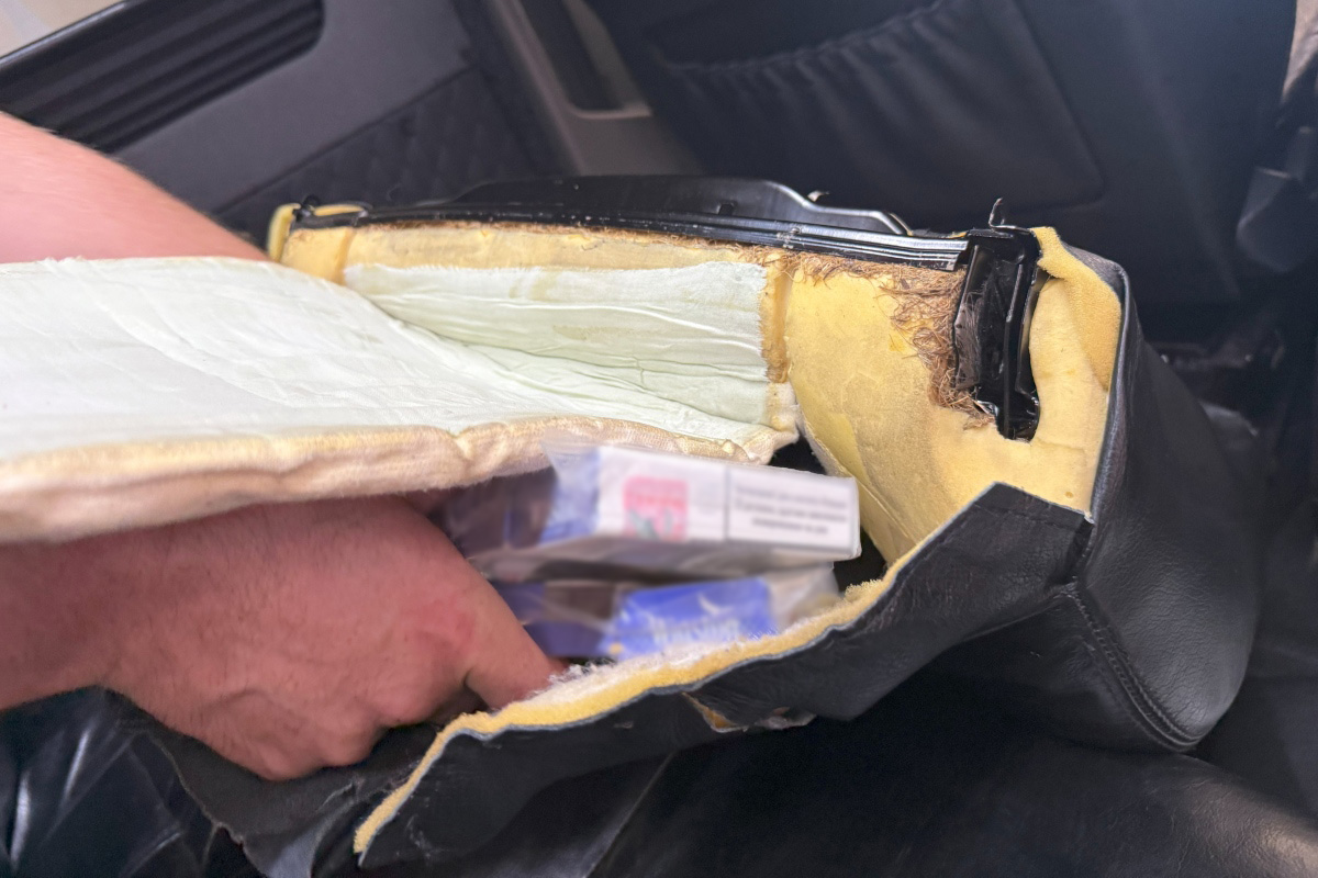 Przemyt papierosów w Medyce. Towar ukryty w siedzeniach busów 2 - Polskie Radio Rzeszów Przemyt papierosów w Medyce. Towar ukryty w siedzeniach busów - Polskie Radio Rzeszów