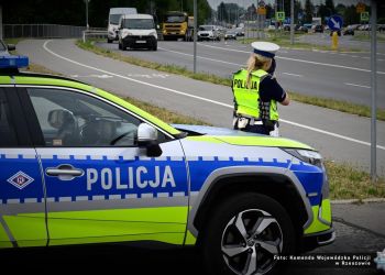 Pędził 130 km/h w terenie zabudowanym. Stracił prawo jazdy 2 - Polskie Radio Rzeszów Pędził 130 km/h w terenie zabudowanym. Stracił prawo jazdy