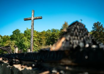 Szefowa MKiDN o pożarze w sanockim skansenie: To bolesna strata dla całej polskiej kultury 11 - Polskie Radio Rzeszów Szefowa MKiDN o pożarze w sanockim skansenie: To bolesna strata dla całej polskiej kultury