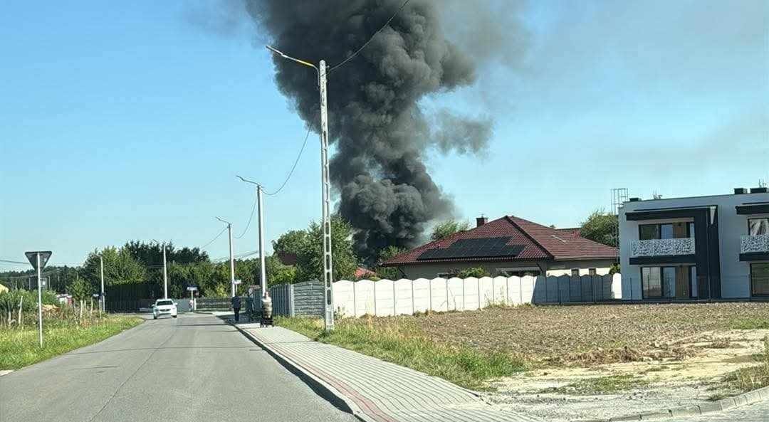 Pożar garażu na osiedlu Pogwizdów Nowy w Rzeszowie. Spłonęły dwa auta hybrydowe [AKTUALIZACJA] - Polskie Radio Rzeszów