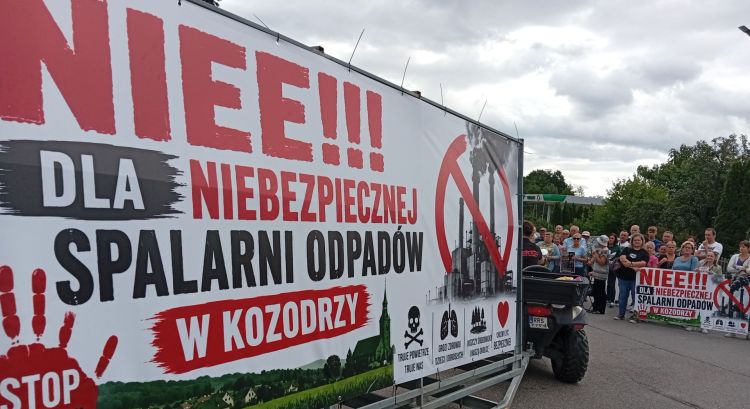 Protest przeciwko spalarni w Kozodrzy. Mieszkańcy boją się inwestycji 1 - Polskie Radio Rzeszów Protest przeciwko spalarni w Kozodrzy. Mieszkańcy boją się inwestycji