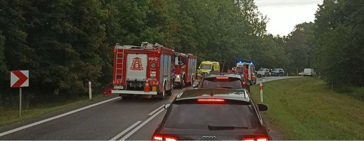 Wypadek na&nbsp;serpentynach w&nbsp;Zagórzu. Jedna osoba zabrana do&nbsp;szpitala [AKTUALIZACJA]