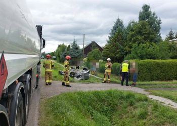 Zablokowana droga w Starej Wsi po zderzeniu ciężarówki z osobówką 2 - Polskie Radio Rzeszów Zablokowana droga w Starej Wsi po zderzeniu ciężarówki z osobówką