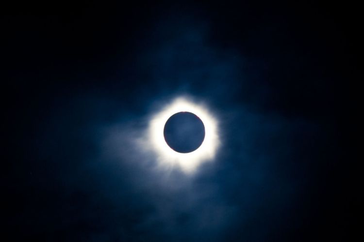 Zaćmienie Słońca i rój Perseidów. Wyjątkowy wieczór na niebie 1 - Polskie Radio Rzeszów Zaćmienie Słońca i rój Perseidów. Wyjątkowy wieczór na niebie