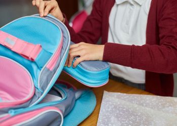 „Tornister Pełen Uśmiechów”. Caritas zbiera wyprawki szkolne dla dzieci