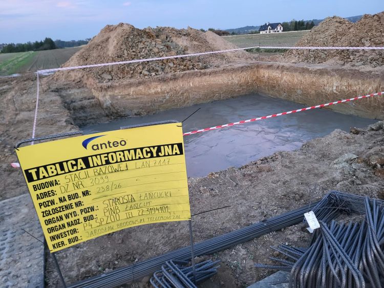 50-metrowy maszt powstaje w&nbsp;Husowie. Mieszkańcy mają zastrzeżenia