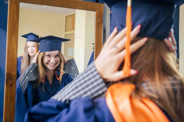 Absolwenci WSPiA odebrali dyplomy. Uroczysta Graduacja rocznika 2026 1 - Polskie Radio Rzeszów Absolwenci WSPiA odebrali dyplomy. Uroczysta Graduacja rocznika 2026
