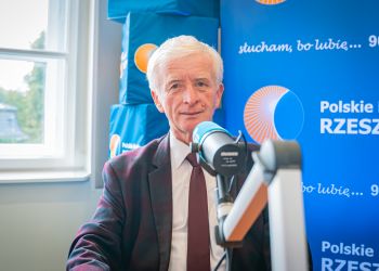 Alert na&nbsp;telefonie nie&nbsp;zawsze oznacza bezpośrednie zagrożenie. Jak reagować?
