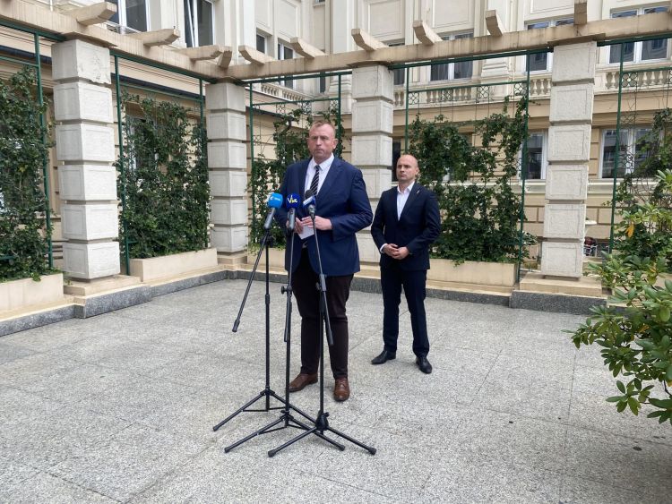 Alerty o zagrożeniu z powietrza. Politycy Konfederacji chcą zmian procedur 1 - Polskie Radio Rzeszów Alerty o zagrożeniu z powietrza. Politycy Konfederacji chcą zmian procedur