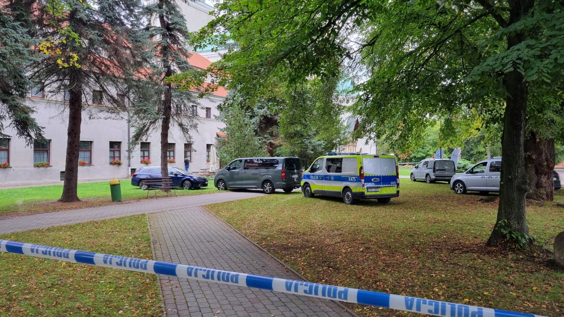 Atak nożownika na terenie opactwa w Jarosławiu. Jedna osoba nie żyje, cztery osoby ranne! [AKTUALIZACJA] - Polskie Radio Rzeszów