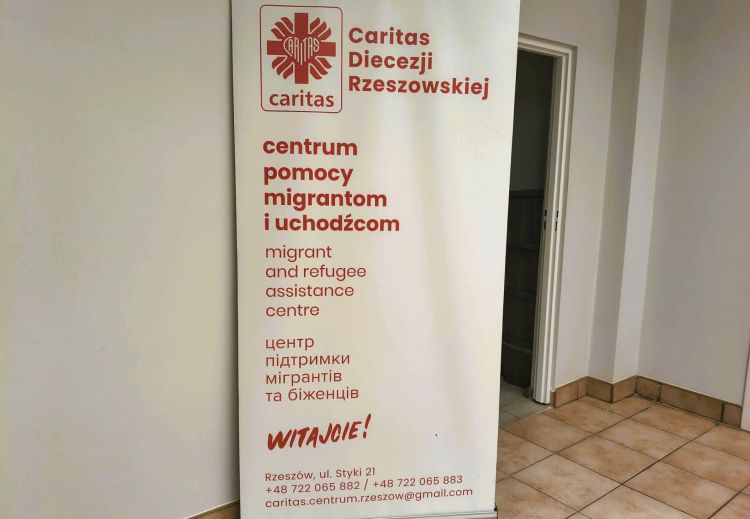 Caritas pomaga uchodźcom w Rzeszowie. Ponad 7 tysięcy osób skorzystało ze wsparcia 1 - Polskie Radio Rzeszów Caritas pomaga uchodźcom w Rzeszowie. Ponad 7 tysięcy osób skorzystało ze wsparcia