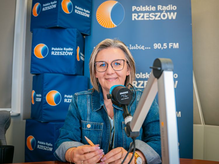 Co&nbsp;trafia na&nbsp;szkolne talerze? Stołówki po&nbsp;zmianach i&nbsp;nowe menu