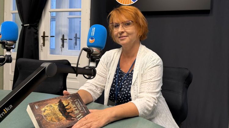 Dawni bogowie i&nbsp;nowa wiara. Monika Maciewicz o&nbsp;powieści „Wiedźma i&nbsp;mniszka”