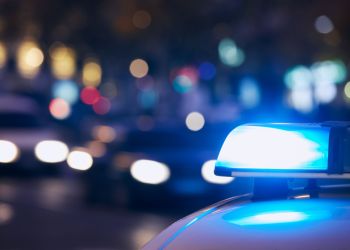 Dwie osoby poszkodowane po&nbsp;zderzeniu w&nbsp;Cieklinie. Fiat dachował