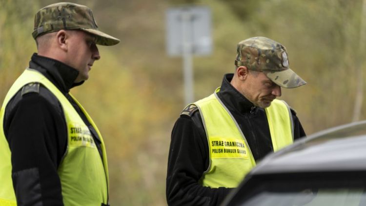 Fałszywe prawo jazdy za 200 euro. Straż Graniczna zatrzymała obywatela Rumunii 1 - Polskie Radio Rzeszów Fałszywe prawo jazdy za 200 euro. Straż Graniczna zatrzymała obywatela Rumunii
