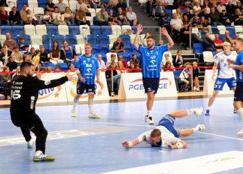 Handball Stal Mielec przegrała z&nbsp;Wisłą Płock. Wyjątkowy gest dla redaktora Roberta Pytki
