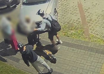 Hulajnogą uderzył w zaparkowanego Hyundaia. Policja szuka świadków 2 - Polskie Radio Rzeszów Hulajnogą uderzył w zaparkowanego Hyundaia. Policja szuka świadków