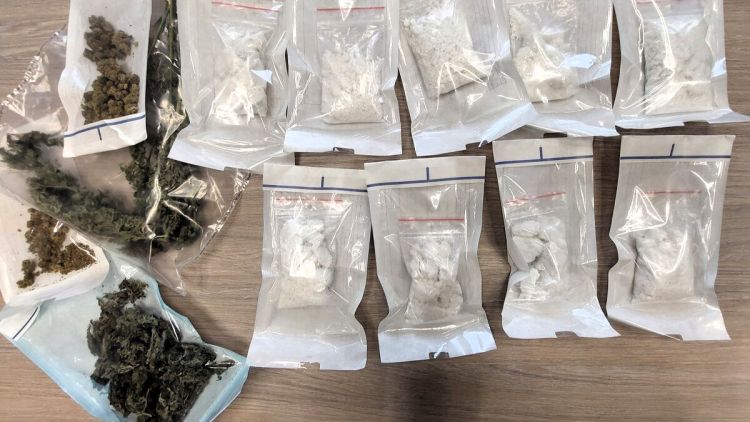 Jasielscy policjanci zabezpieczyli 1,2 kg narkotyków. 56-latek trafił do&nbsp;aresztu