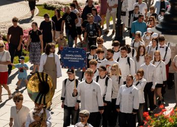 "Karpaty na Widelcu" w Rzeszowie. Kucharze przeszli kolorowym korowodem na Rynek 2 - Polskie Radio Rzeszów „Karpaty na Widelcu” w Rzeszowie. Kucharze przeszli kolorowym korowodem na Rynek