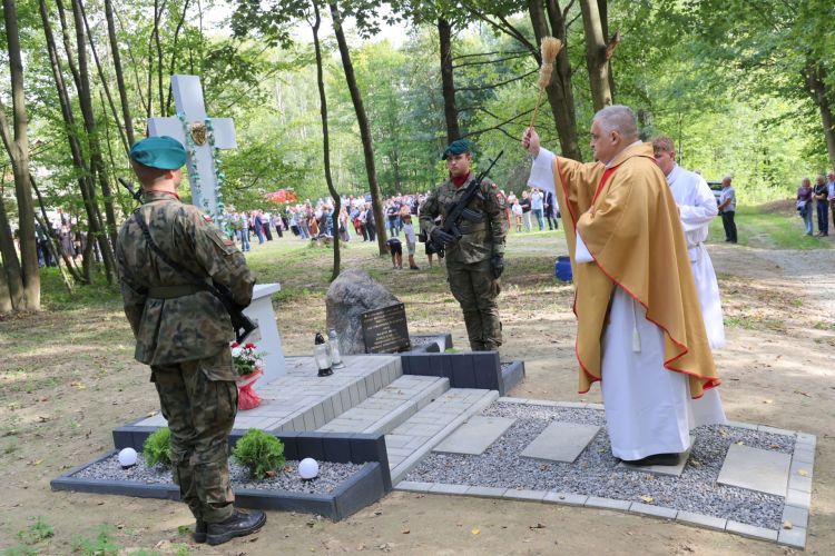 Memoriał w Wiercanach upamiętnia Polaków zamordowanych za pomoc Żydom 1 - Polskie Radio Rzeszów Memoriał w Wiercanach upamiętnia Polaków zamordowanych za pomoc Żydom