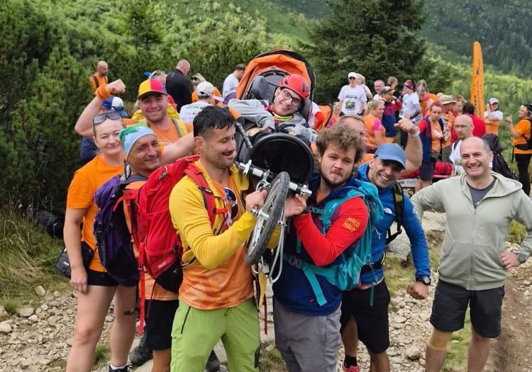 Michał Niemczyk zdobywa Tatry z Szerpami Nadziei. „Wystarczy połączyć odpowiednich ludzi” 1 - Polskie Radio Rzeszów Michał Niemczyk zdobywa Tatry z Szerpami Nadziei. „Wystarczy połączyć odpowiednich ludzi”