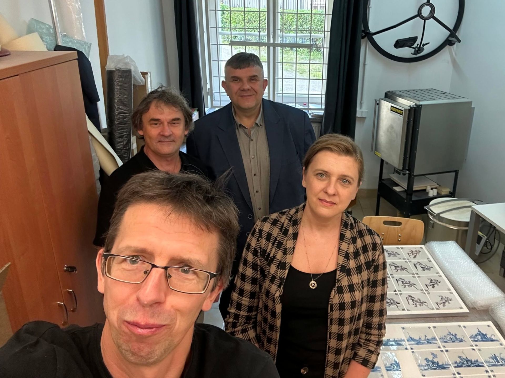 Holenderskie flizy z pałacu w Sieniawie odzyskały blask. Trafią do muzeum w Jarosławiu 4 - Polskie Radio Rzeszów Holenderskie flizy z pałacu w Sieniawie odzyskały blask. Trafią do muzeum w Jarosławiu - Polskie Radio Rzeszów
