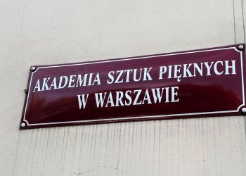 Holenderskie flizy z pałacu w Sieniawie odzyskały blask. Trafią do muzeum w Jarosławiu 23 - Polskie Radio Rzeszów Holenderskie flizy z pałacu w Sieniawie odzyskały blask. Trafią do muzeum w Jarosławiu