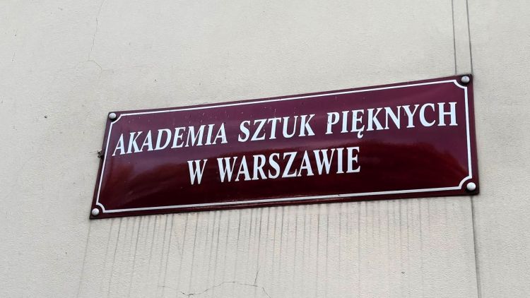 Holenderskie flizy z pałacu w Sieniawie odzyskały blask. Trafią do muzeum w Jarosławiu 1 - Polskie Radio Rzeszów Holenderskie flizy z pałacu w Sieniawie odzyskały blask. Trafią do muzeum w Jarosławiu