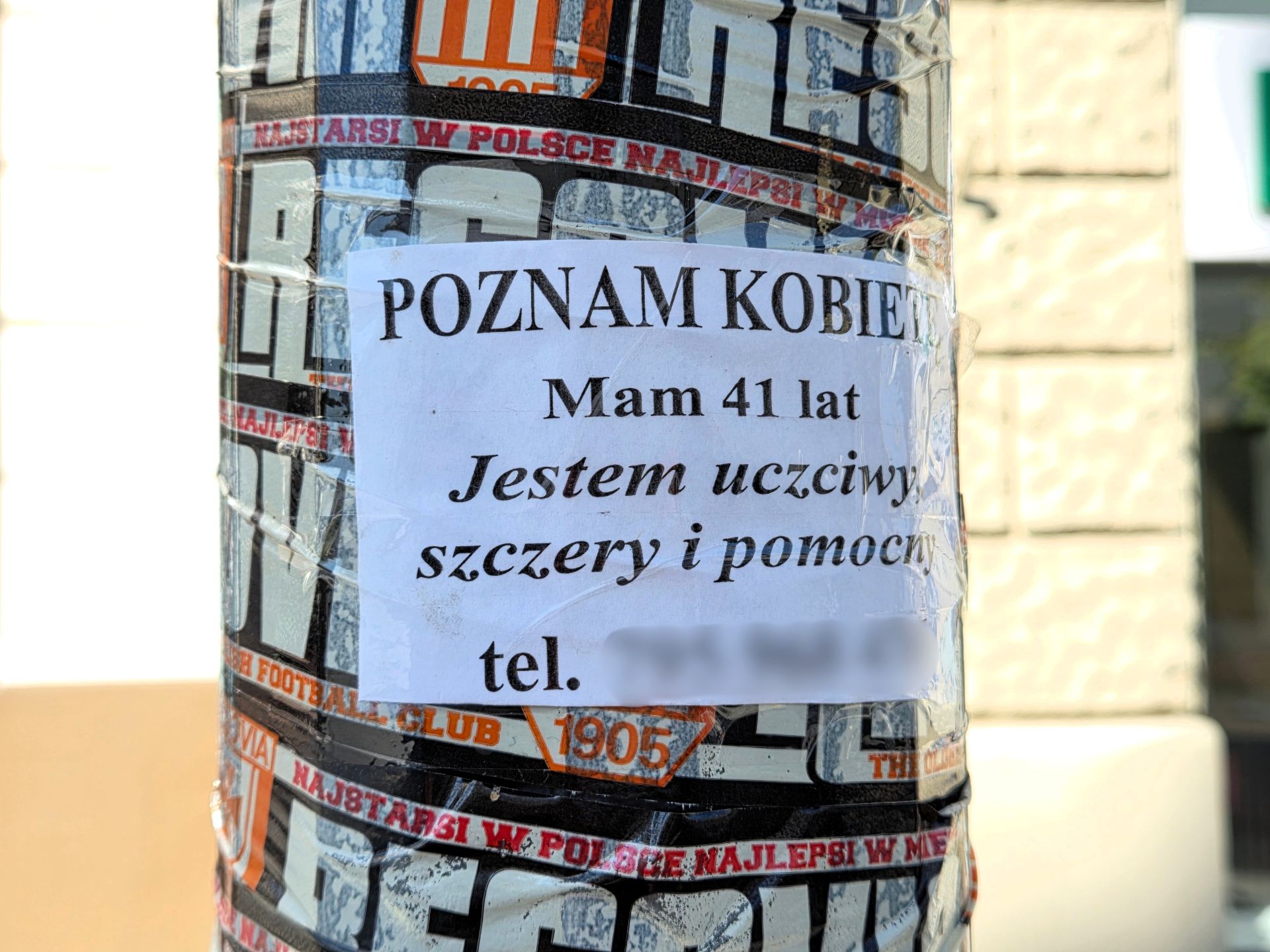 Nielegalne reklamy w Rzeszowie. Miasto wydaje około 30 tys. zł na ich usuwanie 2 - Polskie Radio Rzeszów Nielegalne reklamy w Rzeszowie. Miasto wydaje około 30 tys. zł na ich usuwanie - Polskie Radio Rzeszów