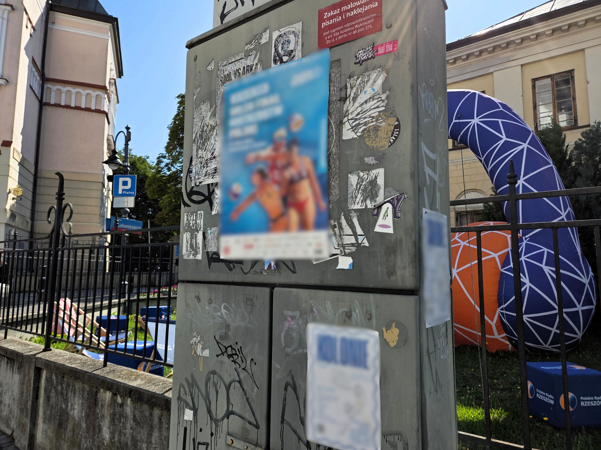 Nielegalne reklamy w Rzeszowie. Miasto wydaje około 30 tys. zł na ich usuwanie 7 - Polskie Radio Rzeszów Nielegalne reklamy w Rzeszowie. Miasto wydaje około 30 tys. zł na ich usuwanie - Polskie Radio Rzeszów