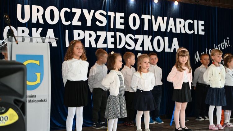 Nowe przedszkole i&nbsp;żłobek w&nbsp;Wysokiej Głogowskiej. Jest 50 miejsc dla dzieci