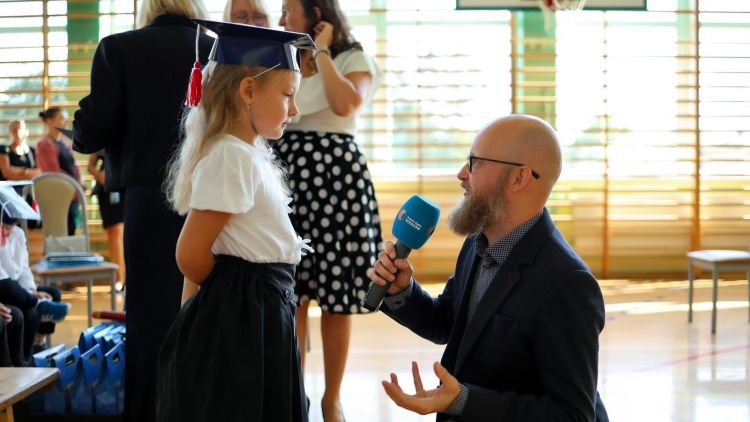 Nowy rok szkolny i zmiany w oświacie. Inauguracja w Olszanicy 1 - Polskie Radio Rzeszów Nowy rok szkolny i zmiany w oświacie. Inauguracja w Olszanicy