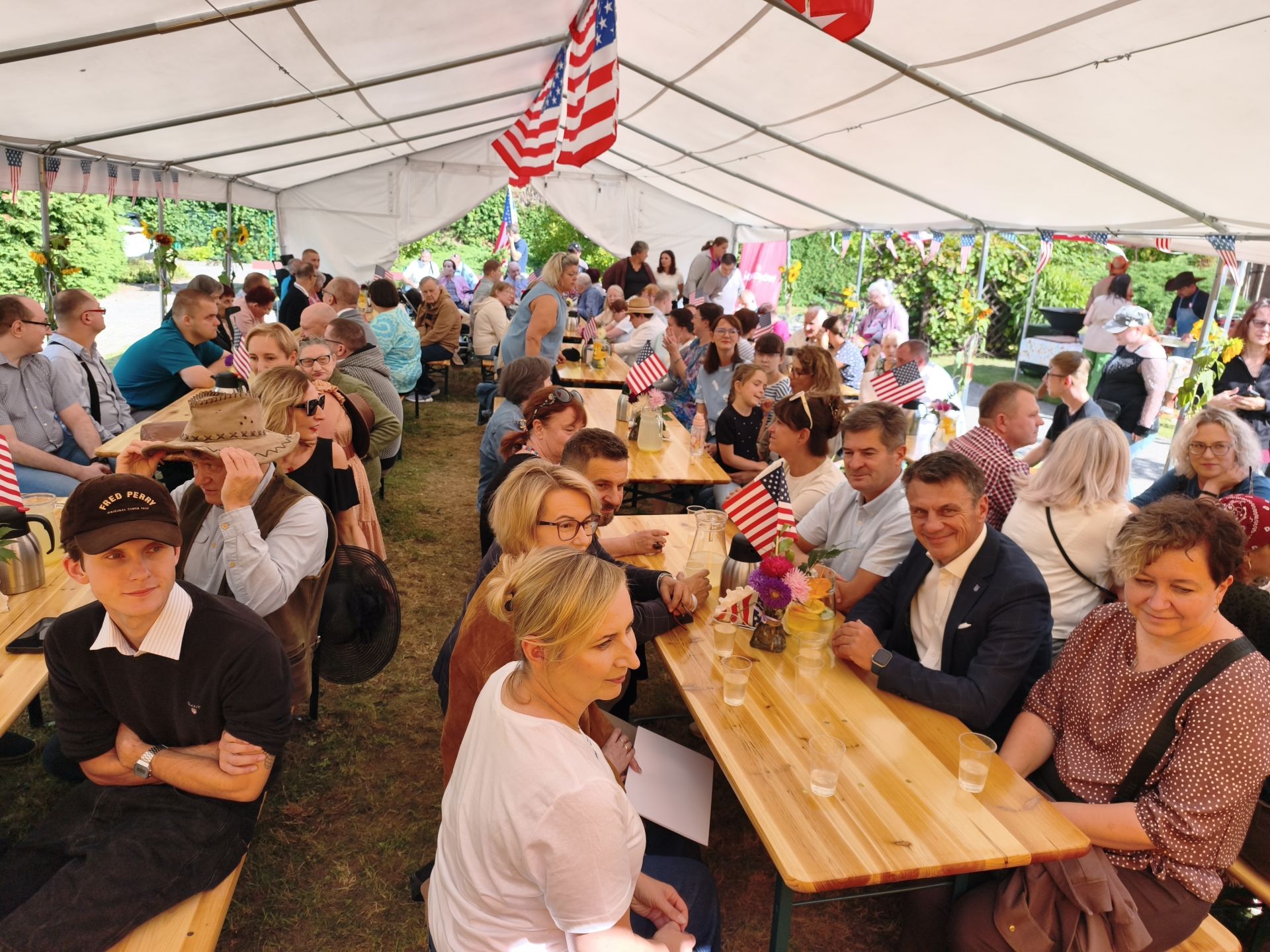 Piknik Amerykański w DPS w Rzeszowie. Integracja i wspólna zabawa 6 - Polskie Radio Rzeszów Piknik Amerykański w DPS w Rzeszowie. Integracja i wspólna zabawa - Polskie Radio Rzeszów
